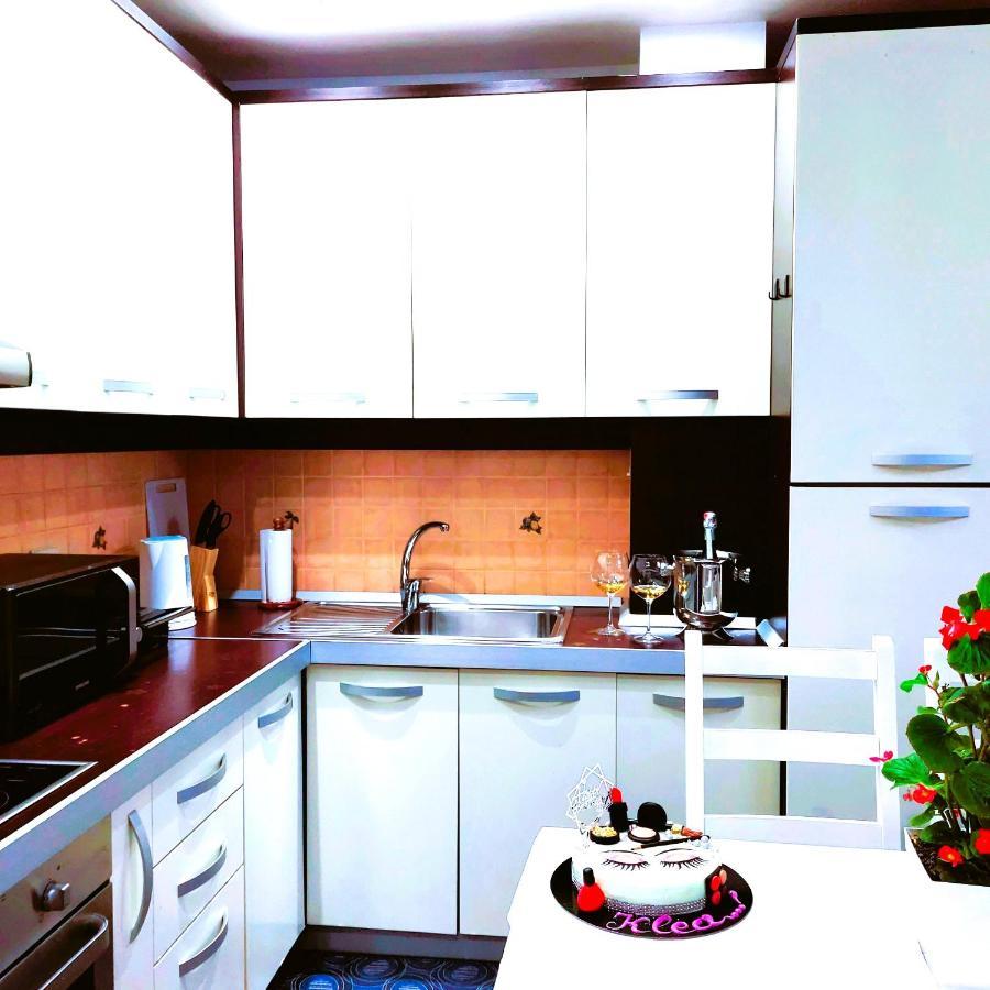Spacious Family-Friendly Apartment In The Heart Of Bllok Tirana Exterior foto