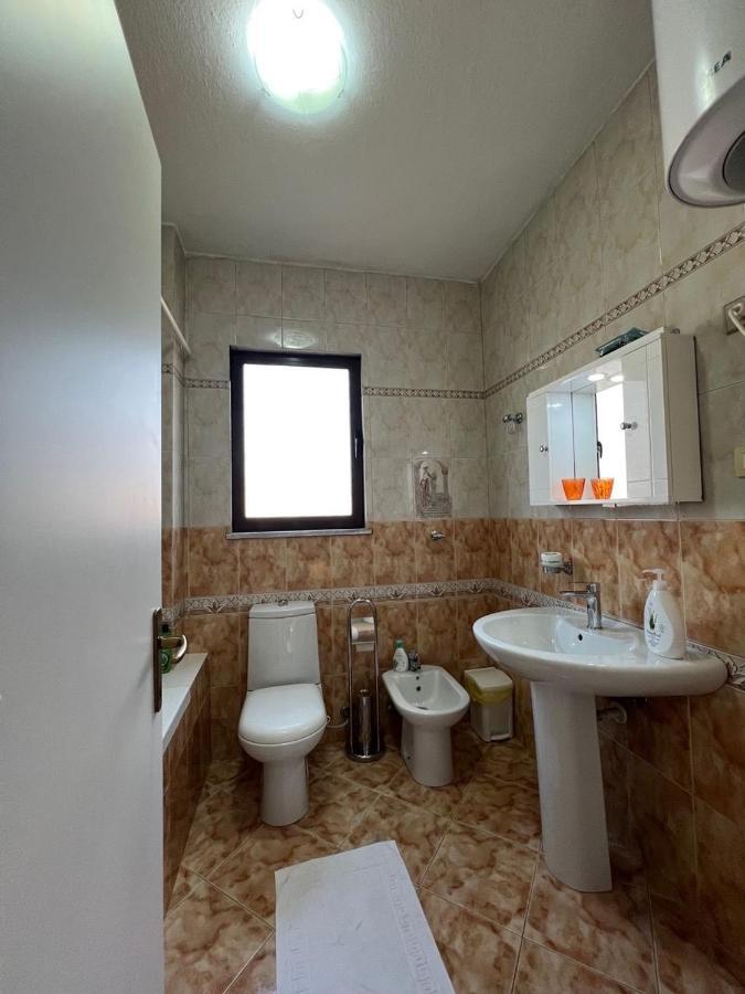 Spacious Family-Friendly Apartment In The Heart Of Bllok Tirana Exterior foto
